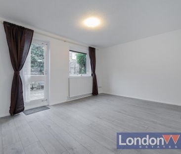 2 bedroom mews to rent - Photo 2