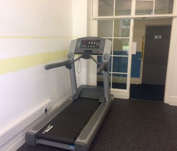 Room in a Shared House, Demesne Road, M16 - Photo 3