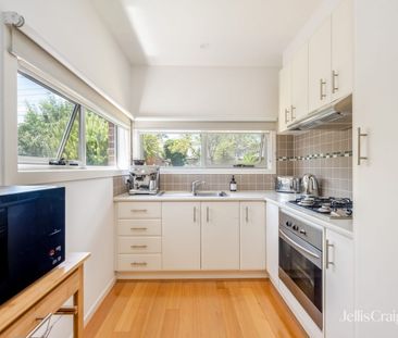 Spacious and Modern One-BR Townhouse - Photo 4