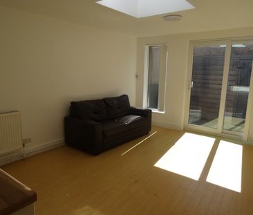 1 Bed Flat, Haydons Road, SW19 - Photo 2