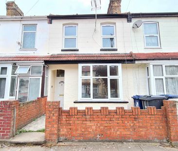 4 bedroom terraced house to rent - Photo 5