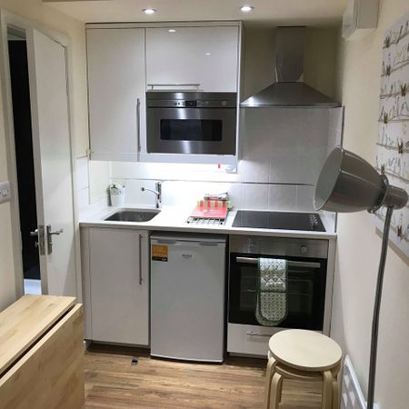 Studio Flat, High Road, NW10 - Photo 3