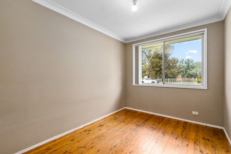 Perfect Three Bedroom Family Home Conveniently Close to Schools & Transport! - Photo 2