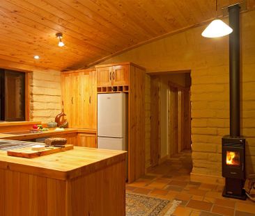 Elegant 2 bedroom semi furnished home - Photo 5