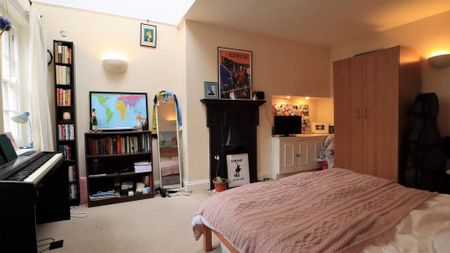 3 bedroom flat to rent - Photo 2