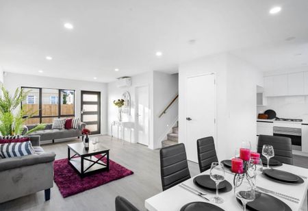 Stylish & Brand New In Central Papatoetoe - Photo 4