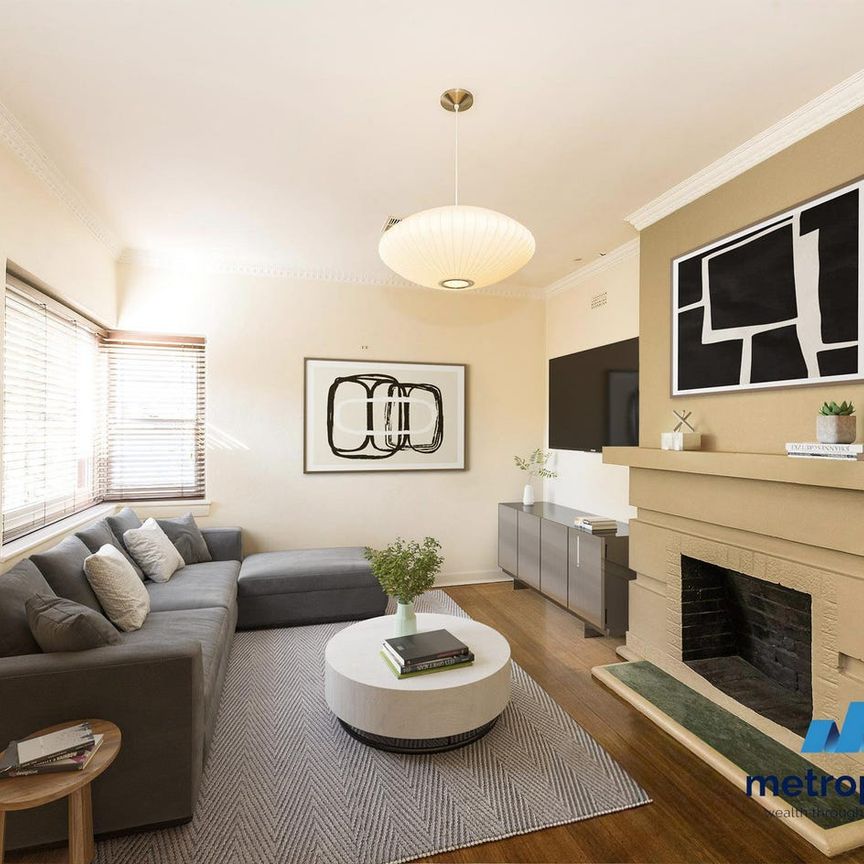 HIDDEN ART DECO GEM WITH SEPARATE STUDY - Photo 1