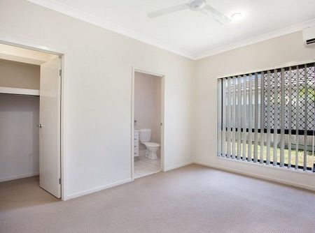 4 BEDROOM HOME WITH AIR CONDITIONING IN A QUIET STREET - Photo 5