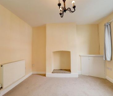 2 bedroom end of terrace house to rent - Photo 2