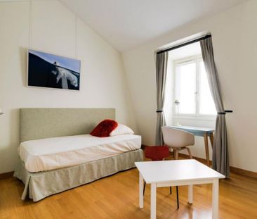 Location Appartement 4 pièces Meublé 119m² PARIS 16ème - Photo 5