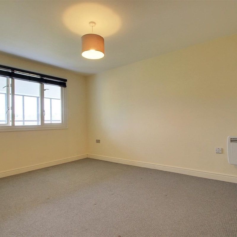 Ovaltine Court, Kings Langley - Photo 1