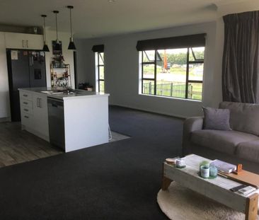 Modern family home - Photo 3