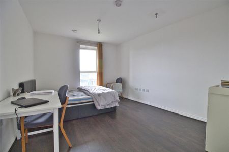 2 bedroom flat to rent - Photo 2
