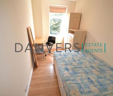 4 bedroom end of terrace house to rent - Photo 2