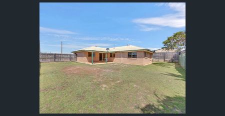 SPACIOUS FOUR BEDROOM FAMILY HOME - Photo 2