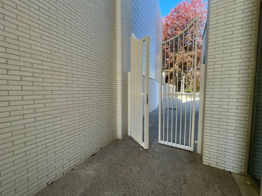 Nieuwbouwappartement met 2 slaapkamers en terras op top locatie! - Photo 1