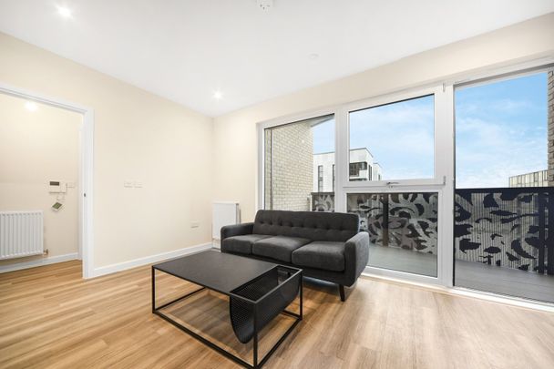 1 Bed Flat, Green Ferry Way, E17 - Photo 1