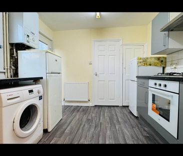 3 Bed Terraced House, Strone Road, E12 - Photo 6