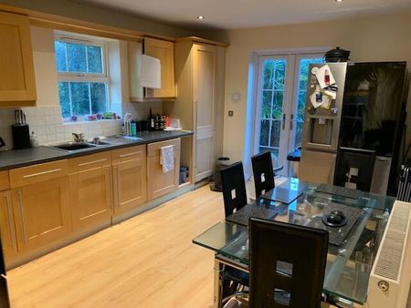 6 bedroom detached house to rent - Photo 4