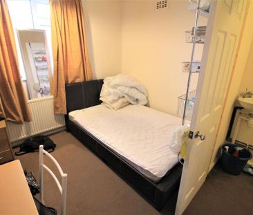 5 bedroom end of terrace house to rent - Photo 5