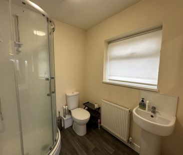 St Vincent Avenue, Doncaster, DN6 - Photo 5
