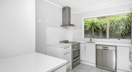 Large Family Home in Hillcrest - Photo 4