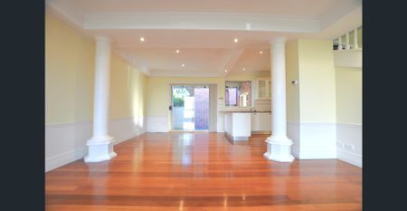 4 Bedroom Townhouse, 2 bathrooms, air conditioning, Double Garage- CITY WIDE REAL ESTATE - Photo 2