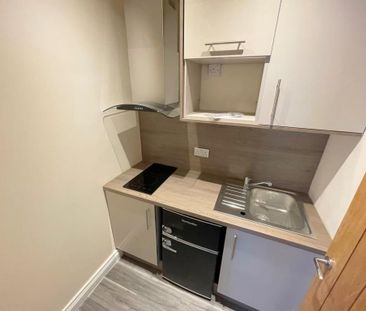 Semi detached house to rent - Photo 3