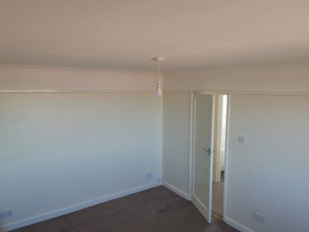 2 Bed Bungalow, Litchfield Crescent, SO18 - Photo 5