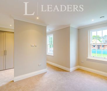 Broadoaks Park, KT14 - Photo 1
