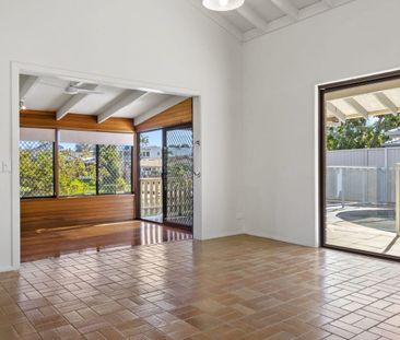 16 De Haviland Avenue, Benowa QLD 4217 - House For Rent | Domain - Photo 6