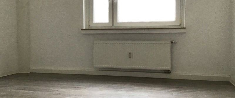 Charmante 3-Raum-Wohnung mit sonnigem Balkon und Tageslichtbad! - Photo 1