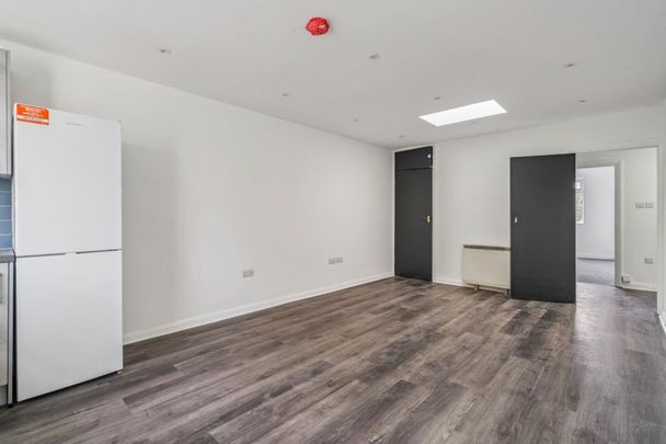 3 bedroom flat to rent - Photo 1