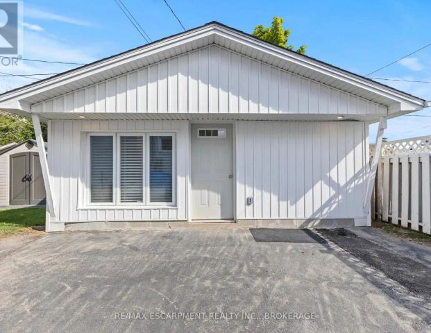 UNIT 2 - 362 GATFIELD AVENUE — 1 Bedroom - Photo 1