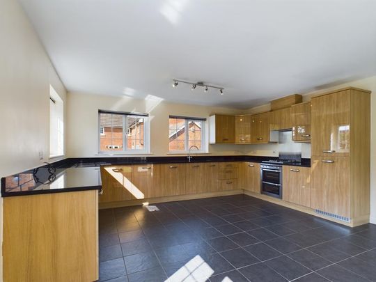 4 bedroom detached house to rent - Photo 1