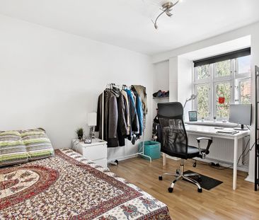 <b>Charmerende 2-værelses i to plan med synlige bjælker og fælles g... - Photo 3