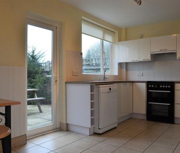 3 bedroom end of terrace house to rent - Photo 2