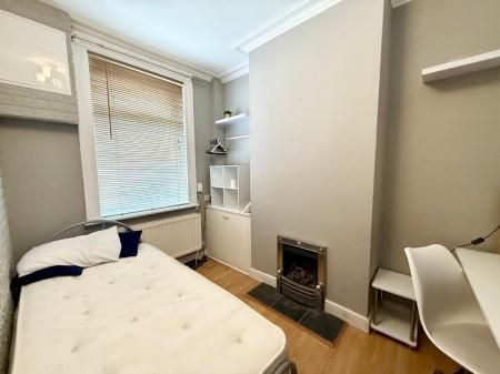 Refinery Street, Newcastle-Under-Lyme, ST5 - Photo 4