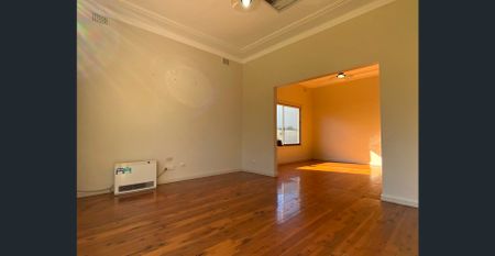 Prime North Griffith Living - Photo 3