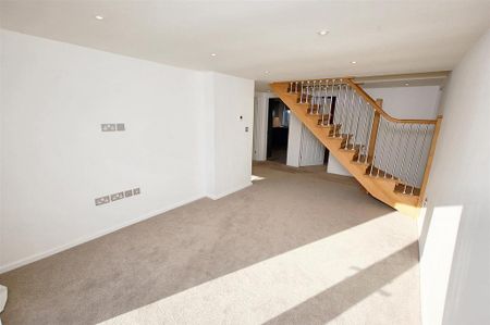 4 bedroom detached house to rent - Photo 3