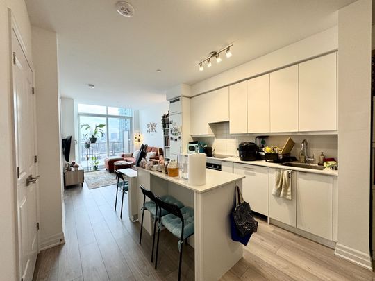 For Lease - 36 Elm Drive Unit# 502, Mississauga, Ontario - Photo 1