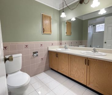 For Lease - 3216 Dovetail Mews Unit# MAIN & 2nd FLOOR, Mississauga,... - Photo 3