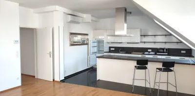 Dachterrassenwohnung: großzügig heller Wohn- / Küchenbereich (Eckwohnung, klimatisiert) - Photo 2