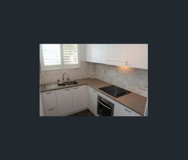 Well presented 1 bedroom unit - Photo 2