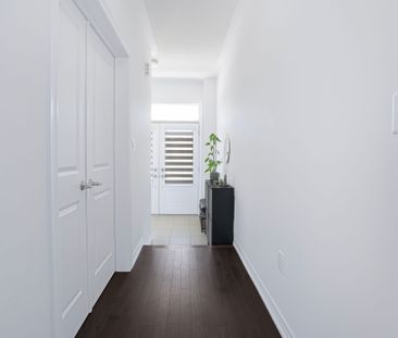 For Lease - 12 Kingsbury Trail, Barrie, Ontario - Photo 2