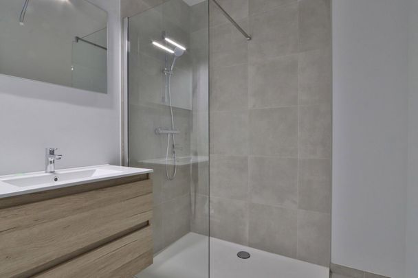 Nieuwbouwappartement met 1 slpk en autostaanplaats nabij centrum Beveren! - Photo 1