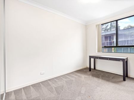 Furnished 2 Bedroom Aprtment in the Heart of Eveleigh - Photo 2