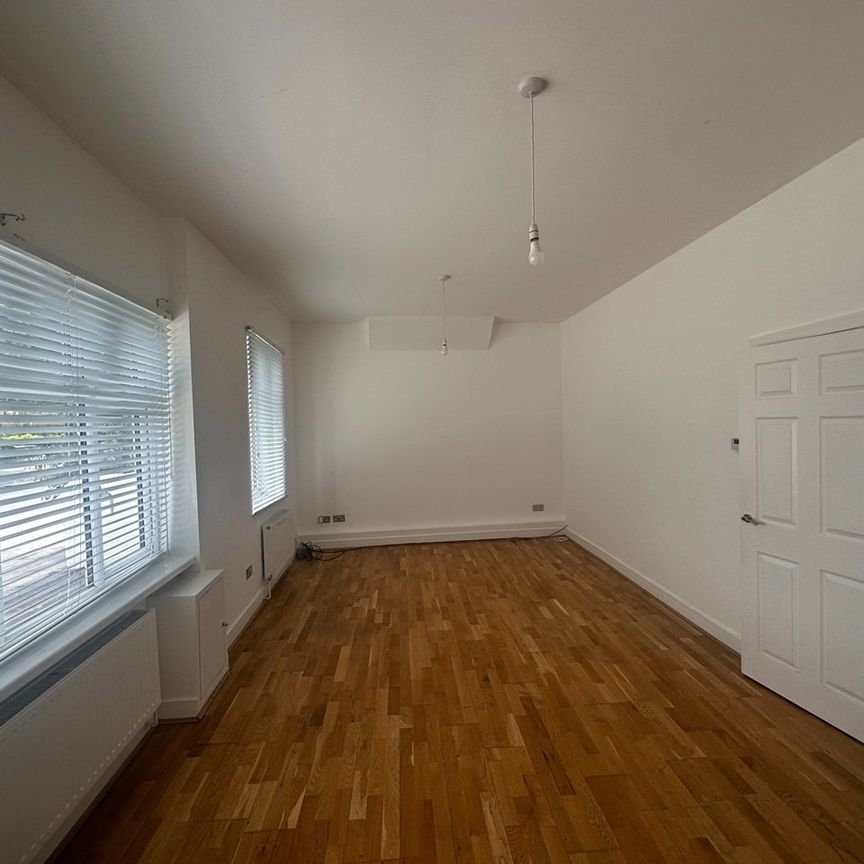 1 Bed Flat, Woodford Road, E7 - Photo 1