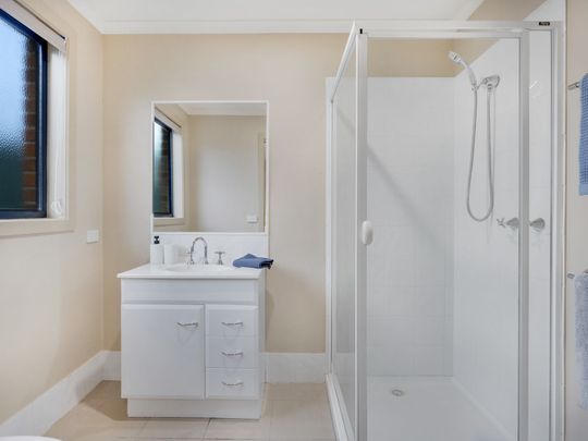 Stylish, Fully Furnished Townhouse - Photo 1