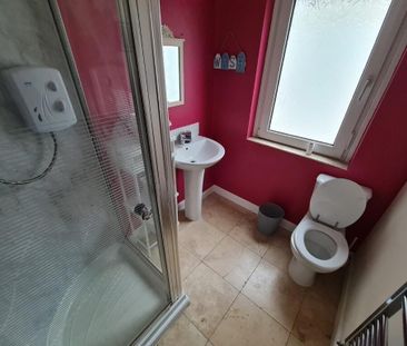 3 bedroom flat to rent - Photo 6